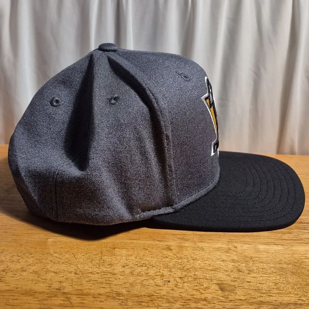 Adidas Pittsburgh Penguins Snapback Hat - New
